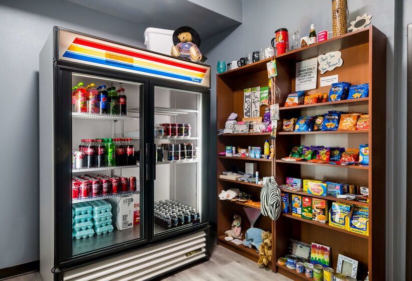 Отель Best Western Plus Lake Dallas Inn & Suites