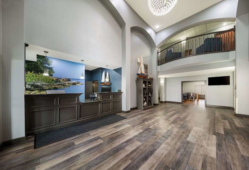 Отель Best Western Plus Lake Dallas Inn & Suites