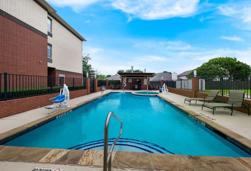 Отель Best Western Plus Lake Dallas Inn & Suites