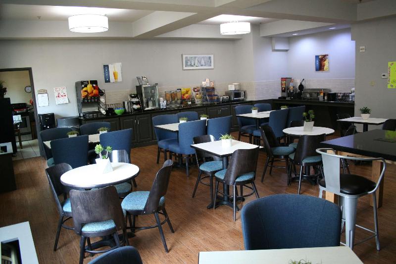 Отель Best Western Plus Lake Dallas Inn & Suites