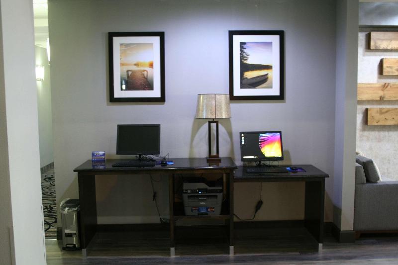 Отель Best Western Plus Lake Dallas Inn & Suites