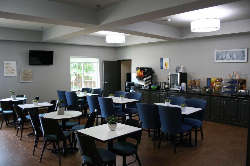 Отель Best Western Plus Lake Dallas Inn & Suites