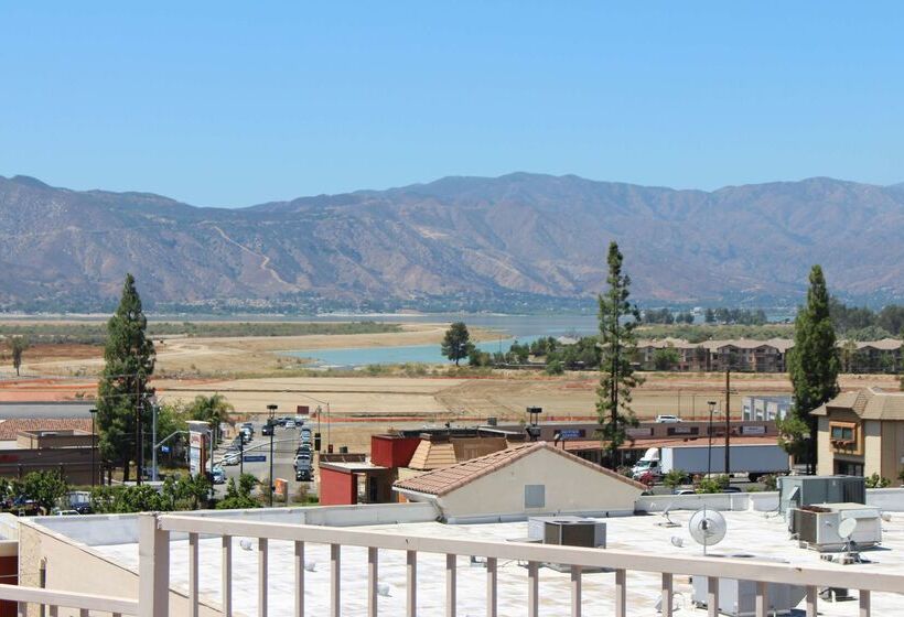 ホテル Best Western Plus Lake Elsinore Inn & Suites