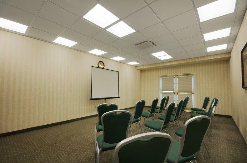 Отель Best Western Plus Lake Elsinore Inn & Suites