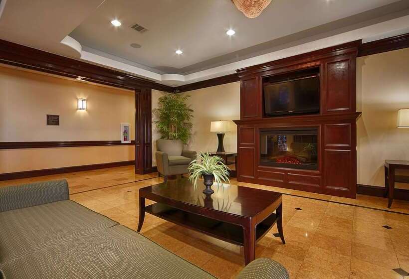 Отель Best Western Plus Manvel Inn & Suites