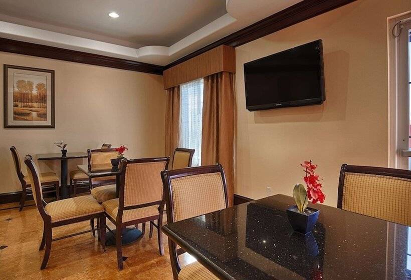 Отель Best Western Plus Manvel Inn & Suites