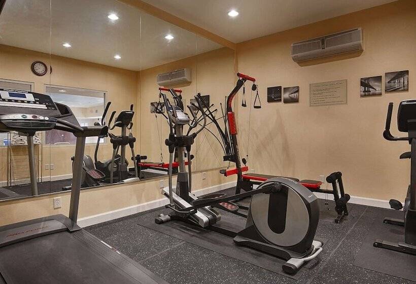 Отель Best Western Plus Manvel Inn & Suites