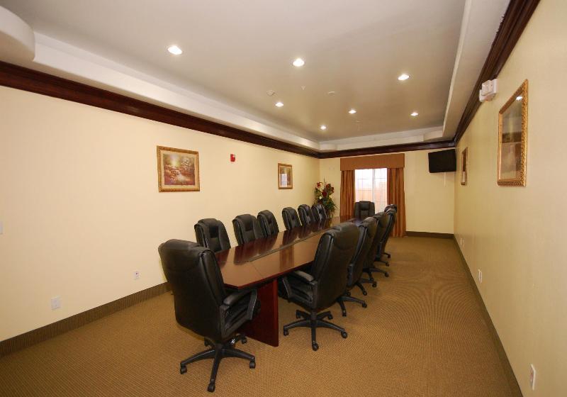 Отель Best Western Plus Manvel Inn & Suites