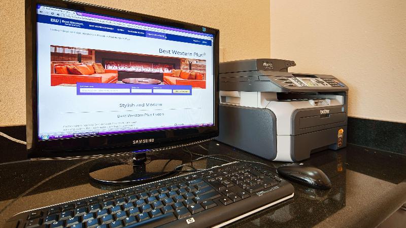 호텔 Best Western Plus New Caney Inn & Suites