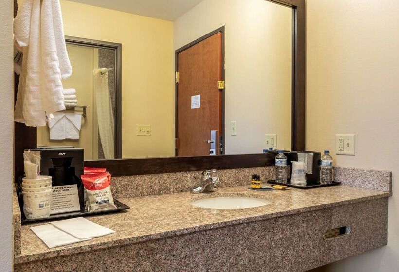 בית מלון כפרי Best Western Plus Red River Inn