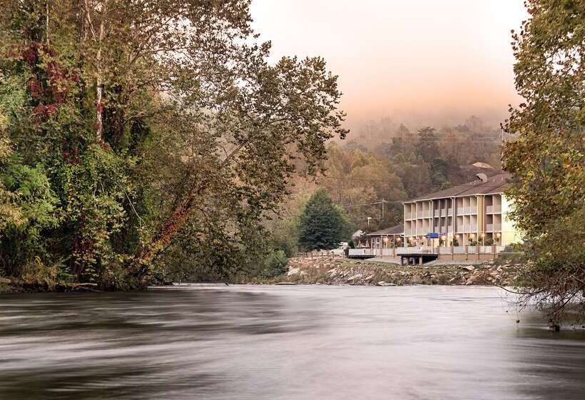 ホテル Best Western Plus River Escape Sylva / Dillsboro