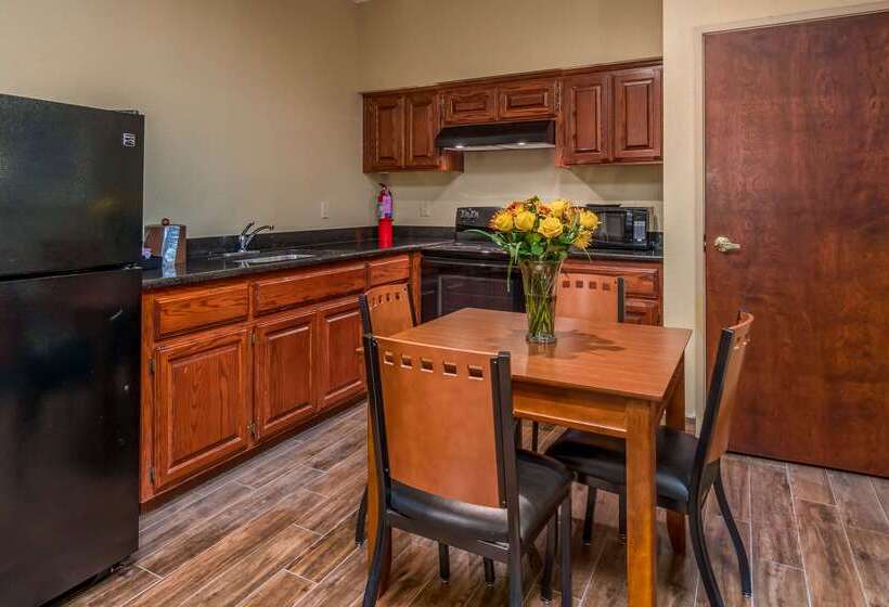 Отель Best Western Plus Shamrock Inn & Suites