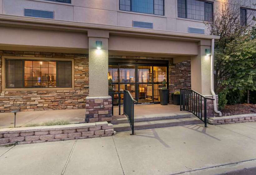 Отель Best Western Plus Shamrock Inn & Suites