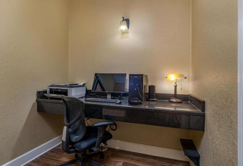 호텔 Best Western Plus Shamrock Inn & Suites