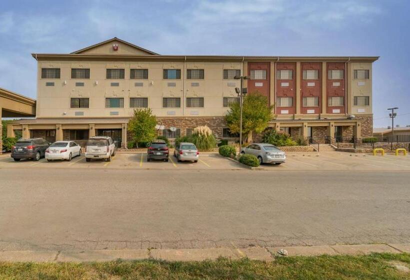 Отель Best Western Plus Shamrock Inn & Suites