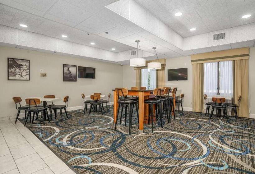 בית מלון כפרי Best Western Plus Silver Creek Inn