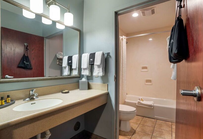 Best Western Plus Two Rivers Hotel & Suites