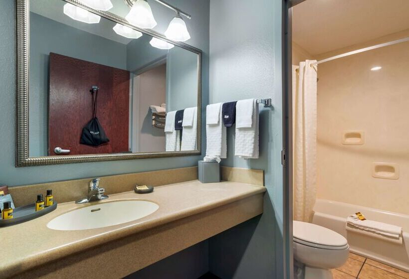 Best Western Plus Two Rivers Hotel & Suites