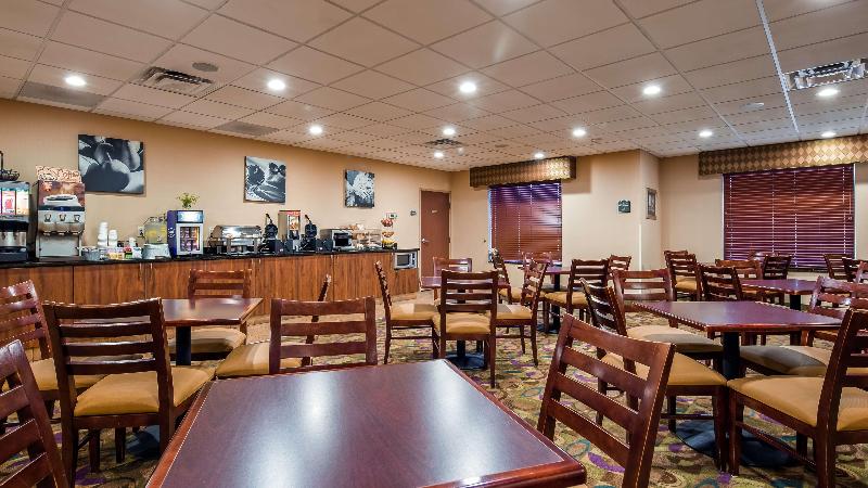 בית מלון כפרי Best Western Plus Victor Inn & Suites