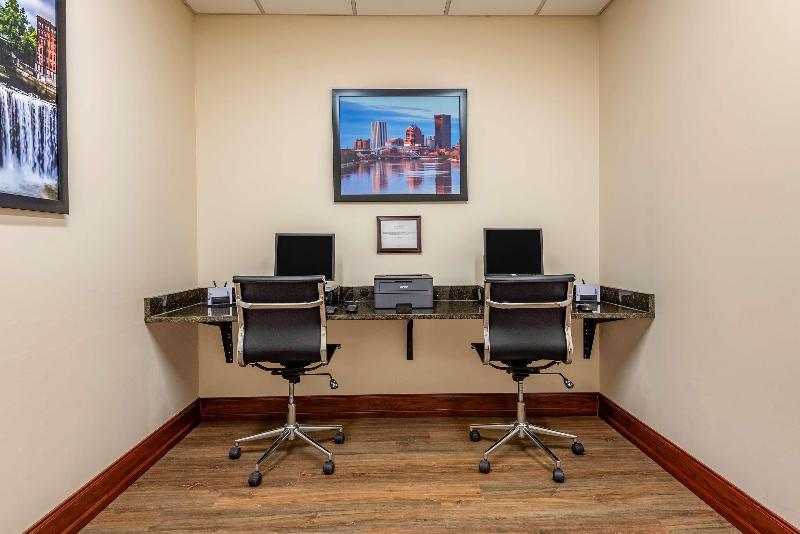 호텔 Best Western Plus Victor Inn & Suites