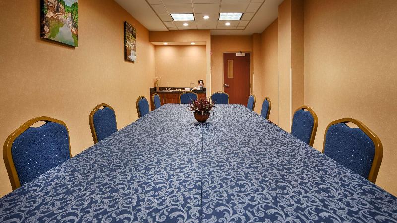 호텔 Best Western Plus Victor Inn & Suites