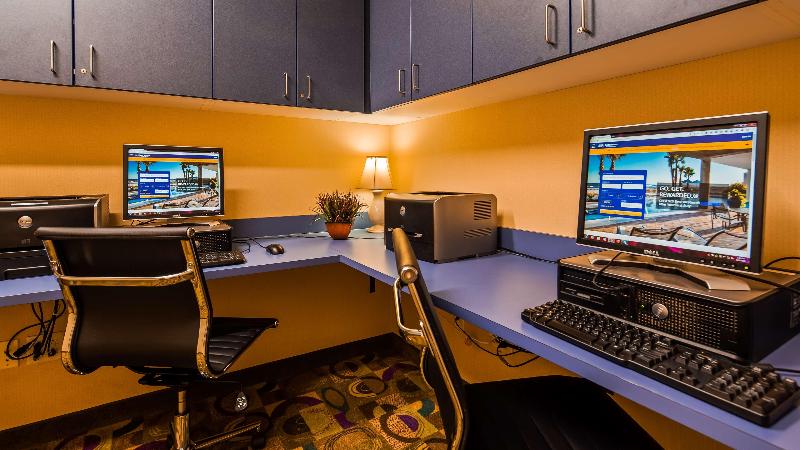 호텔 Best Western Plus Victor Inn & Suites