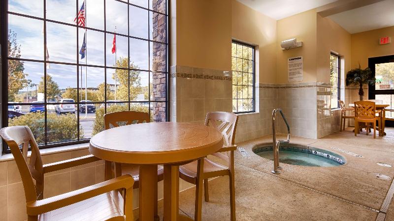 בית מלון כפרי Best Western Plus Victor Inn & Suites