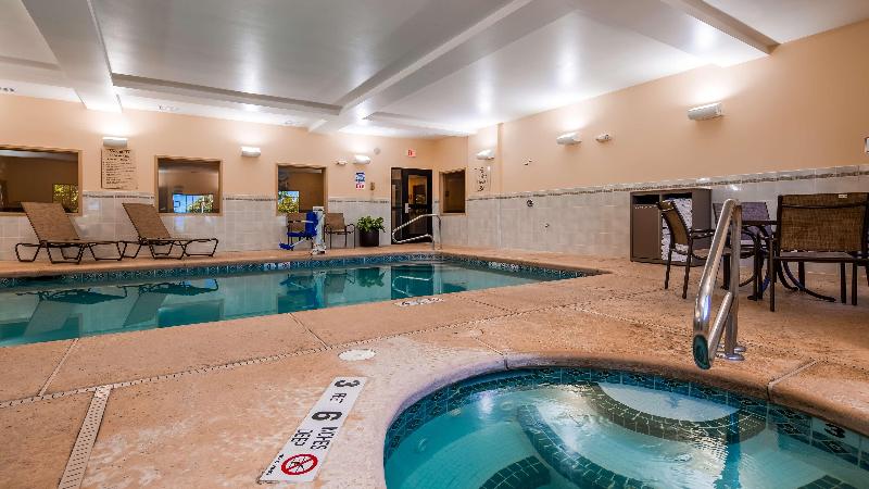 בית מלון כפרי Best Western Plus Victor Inn & Suites