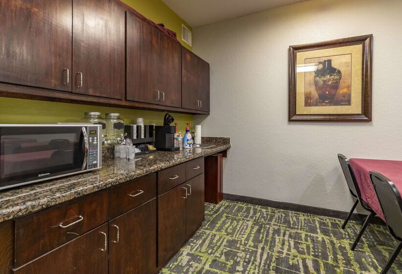 Отель Best Western Plus Victoria Inn & Suites