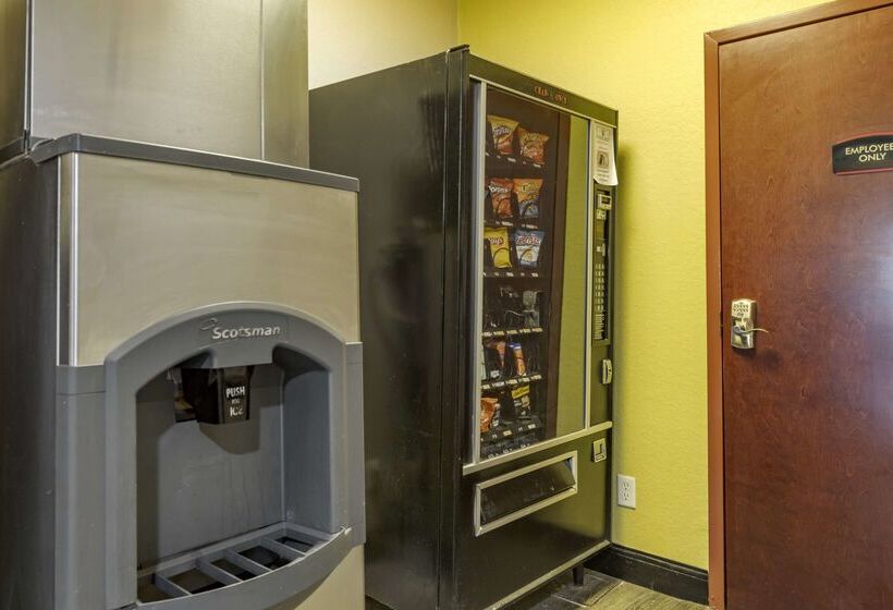 Отель Best Western Plus Victoria Inn & Suites