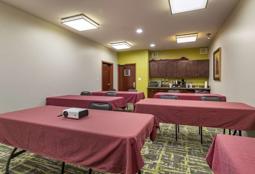 Отель Best Western Plus Victoria Inn & Suites