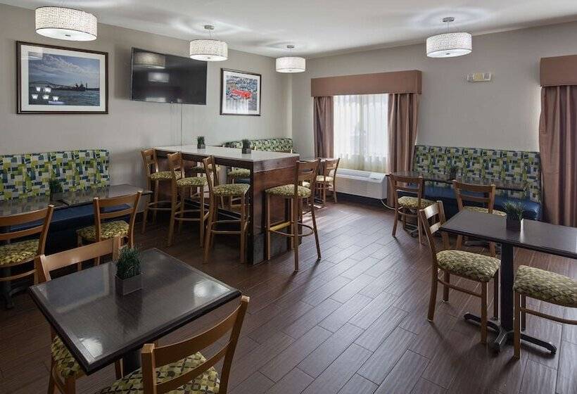 Отель Best Western Port Huron Blue Water Bridge