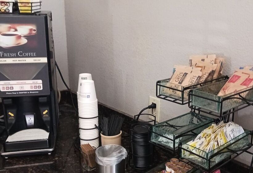 فندق Red Roof Inn & Suites Jackson   Richland