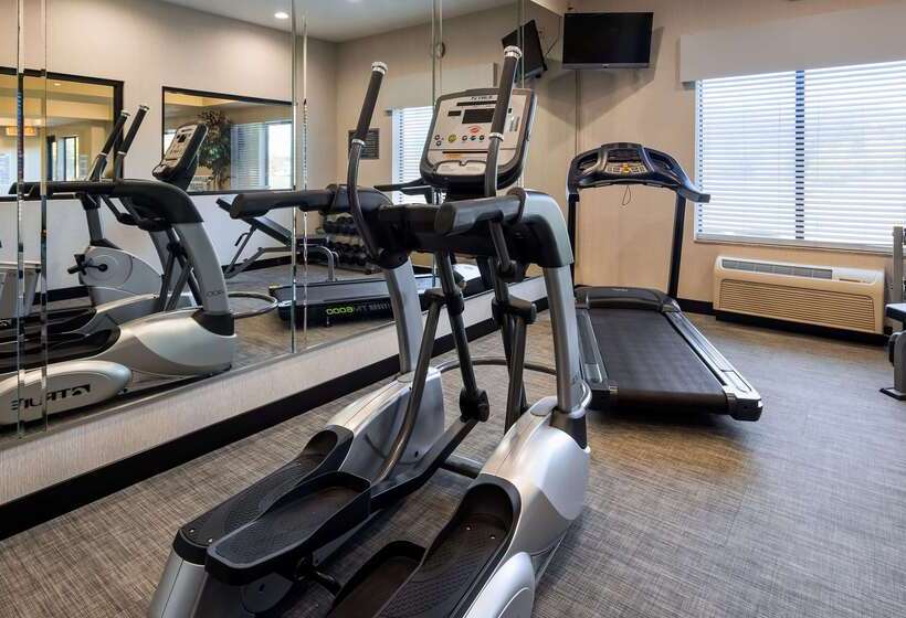 Отель Spark By Hilton Smithfield I 95