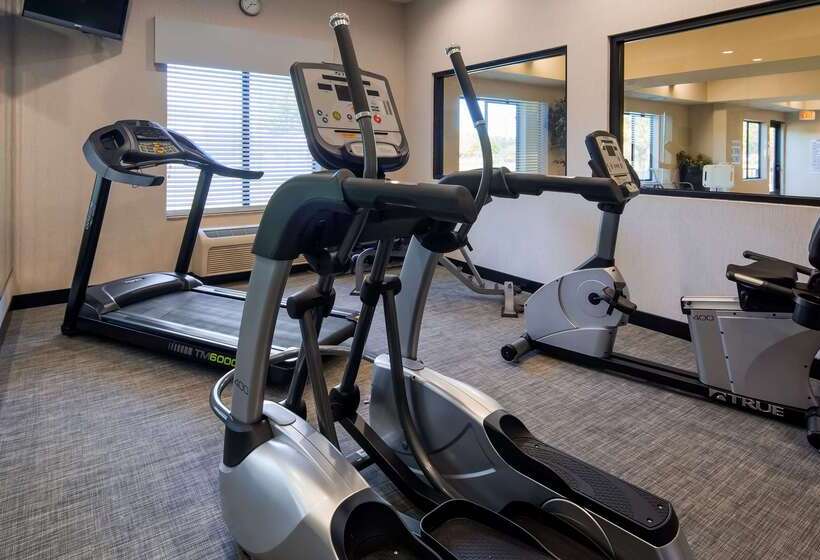 Отель Spark By Hilton Smithfield I 95