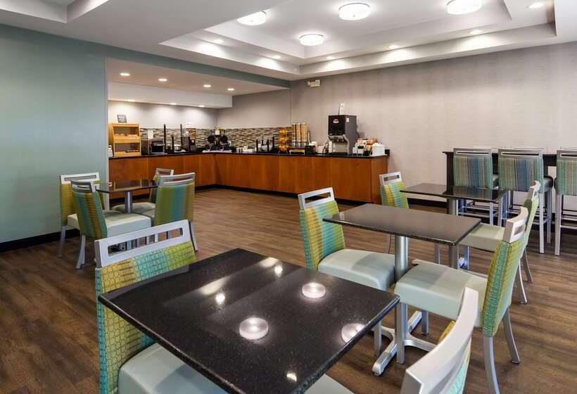 Отель Spark By Hilton Smithfield I 95