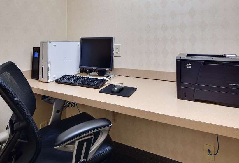 Отель Spark By Hilton Smithfield I 95