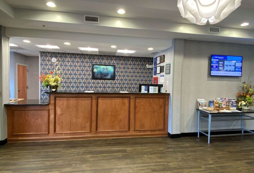 Отель Spark By Hilton Smithfield I 95