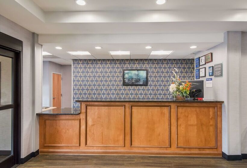 Отель Spark By Hilton Smithfield I 95