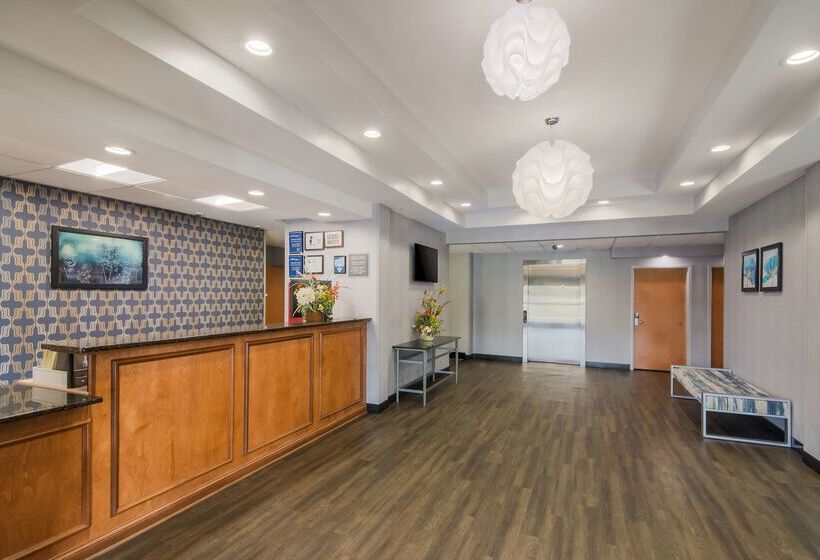 בית מלון כפרי Spark By Hilton Smithfield I 95