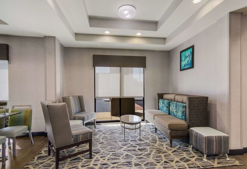 Отель Spark By Hilton Smithfield I 95