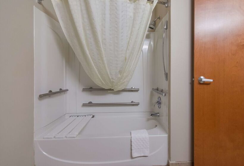 בית מלון כפרי Spark By Hilton Smithfield I 95