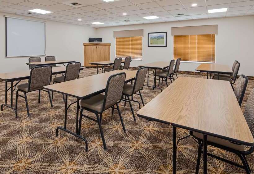 Отель Best Western Yellowstone Crossing