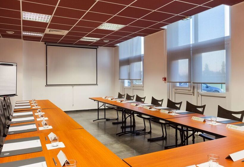 בית מלון כפרי Campanile Metz Nord  Talange