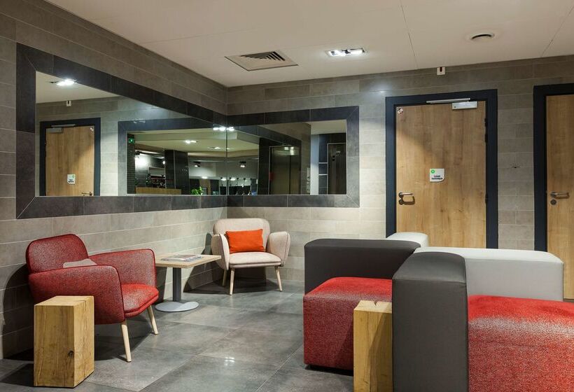 בית מלון כפרי Campanile Metz Nord  Talange