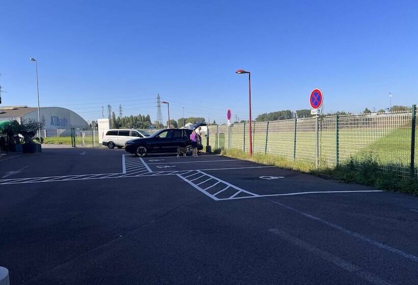 בית מלון כפרי Campanile Metz Nord  Talange