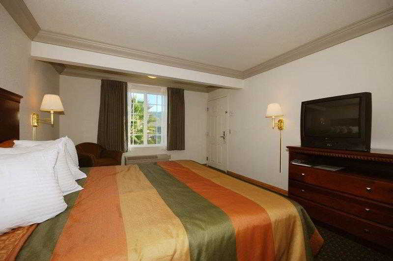 호텔 Cloverdale Wine Country Inn & Suites