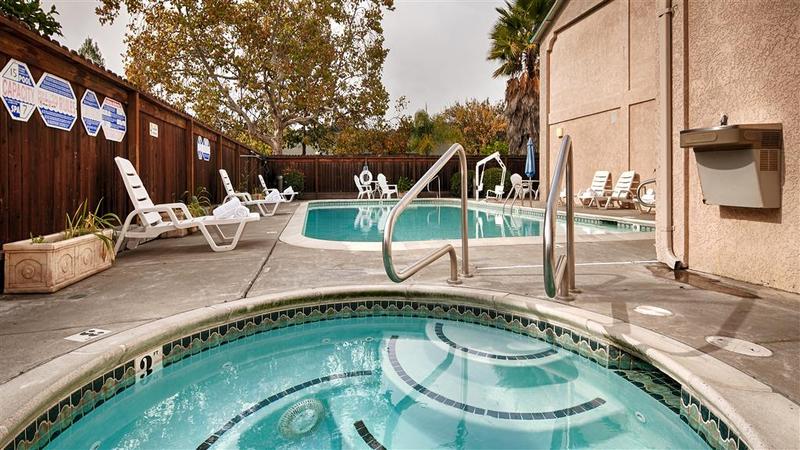 호텔 Cloverdale Wine Country Inn & Suites