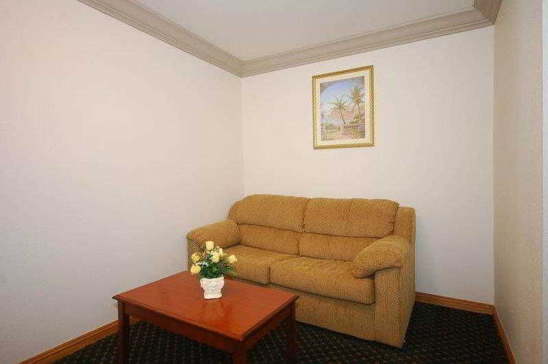 호텔 Cloverdale Wine Country Inn & Suites