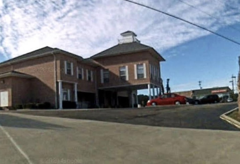 فندق Collins Inn & Suites